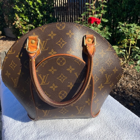 Louis Vuitton Elipse satchel. πΌ - Picture 2 of 5